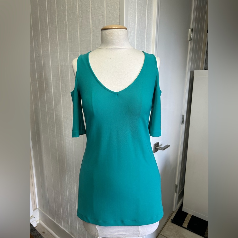 Boston Proper cold Shoulder Top - Picture 2 of 5
